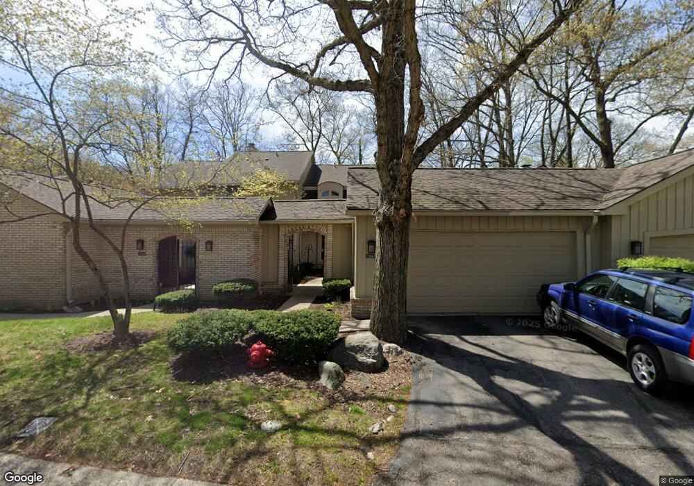 1352 Bramblebush Run, Bloomfield Hills, MI 48304 - photo 1