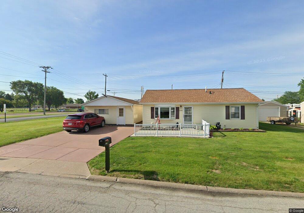 2305 W 67th St, Davenport, IA 52806 - photo 1