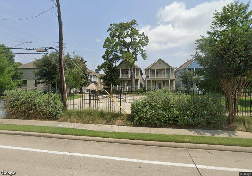 827 Garden Rose Ln, Houston, TX 77018 - photo 1