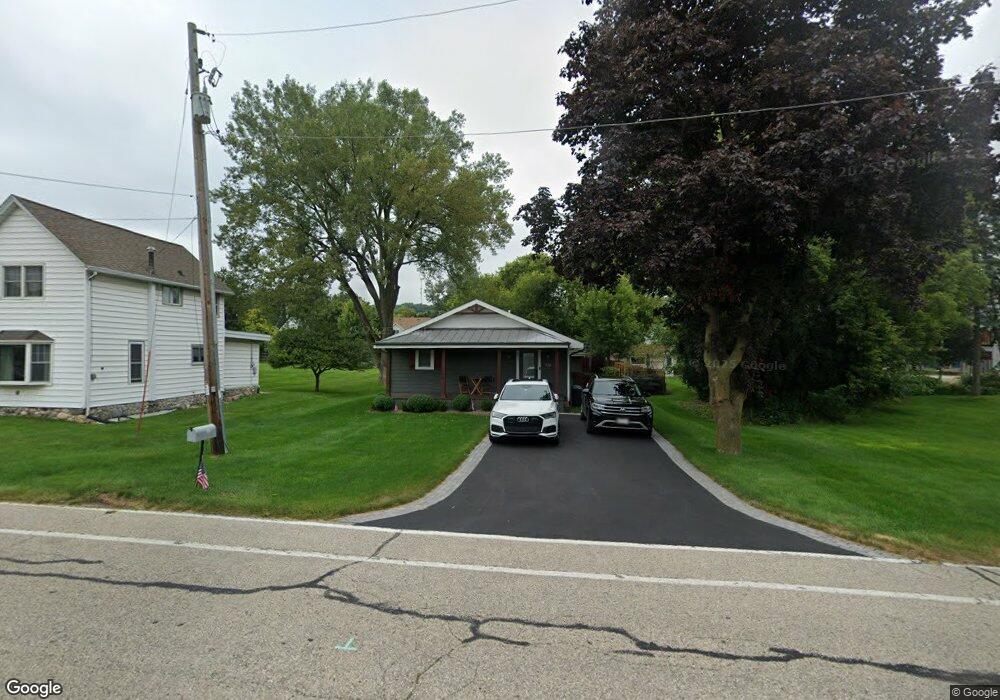 120 Dewey Ave, Fontana, WI 53125 - photo 1