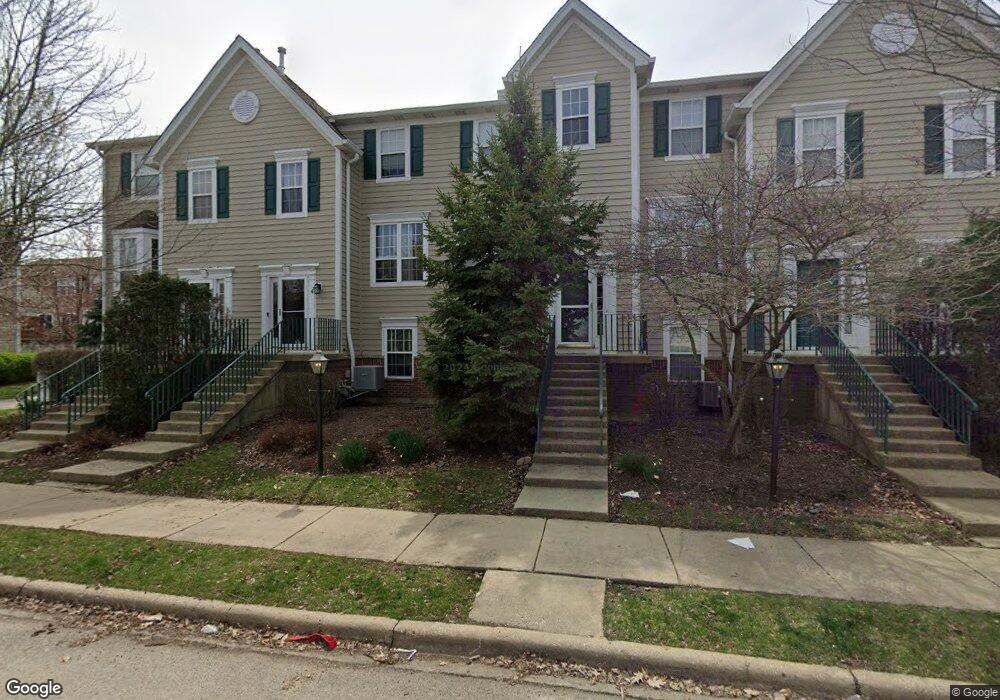 2424 Courtyard Cir, Aurora, IL 60506 - photo 1