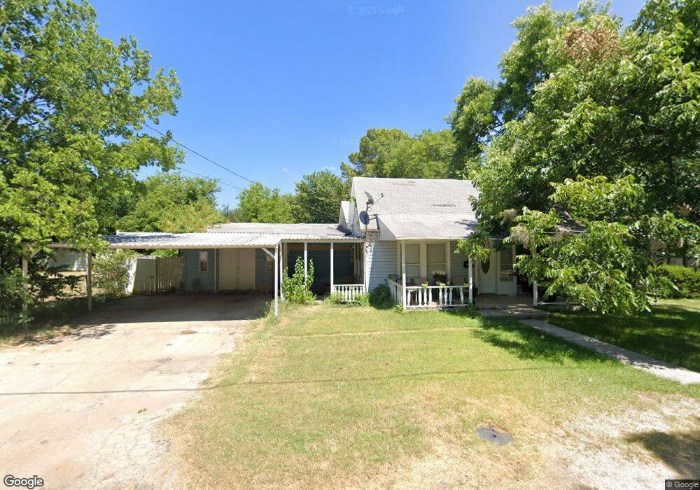 302 S Wine St, Gainesville, TX 76240 - photo 1