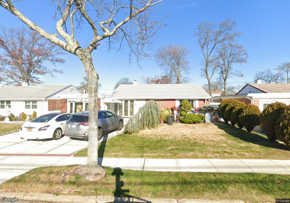 38 Spruce Ln, Valley Stream, NY 11581 - photo 1