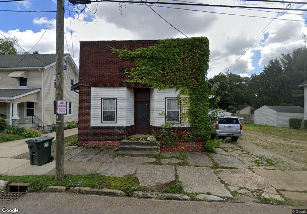 2302 Maple Ave NE, Canton, OH 44714 - photo 1