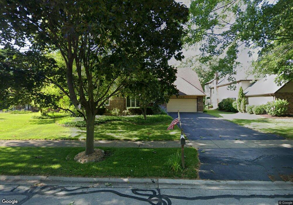 725 E Bauer Rd, Naperville, IL 60563 - photo 1