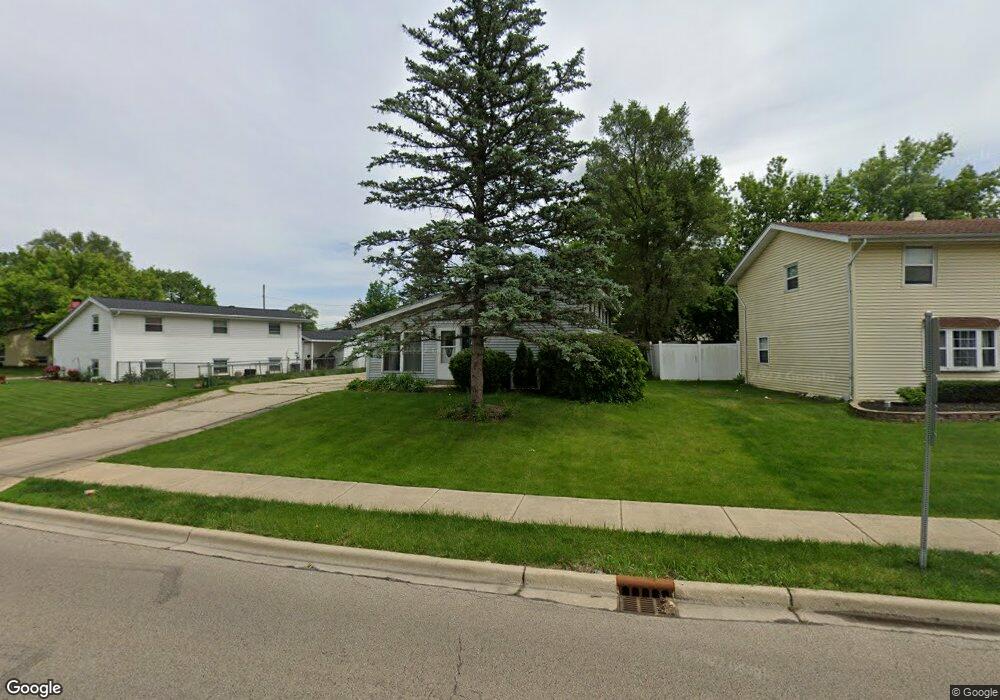 440 Tulsa Ave, Carpentersville, IL 60110 - photo 1