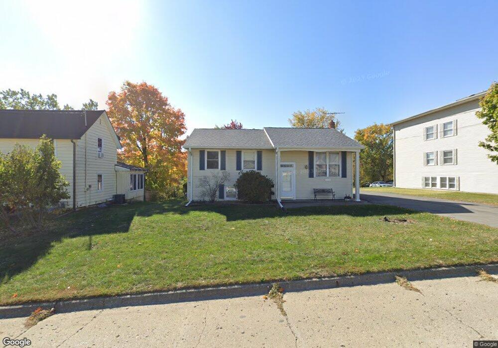 1719 S 4th Ave E, Newton, IA 50208 - photo 1