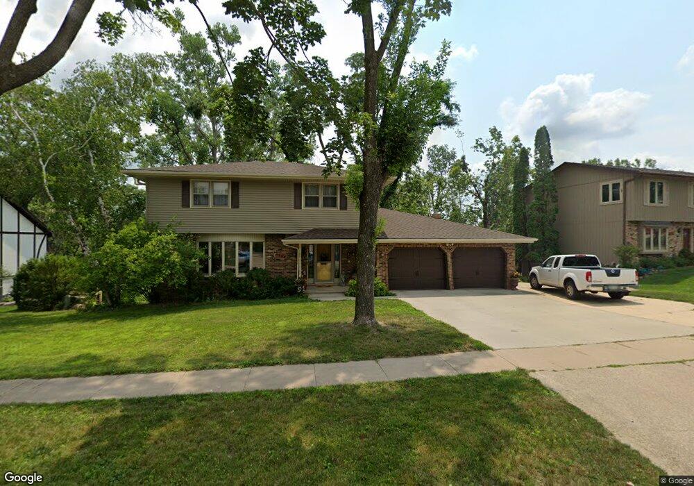 3122 Adirondack Dr NE, Cedar Rapids, IA 52402 - photo 1