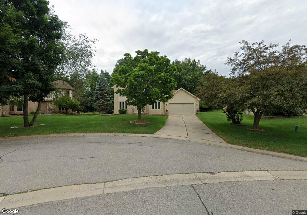 5084 W Pond Cir, West Bloomfield, MI 48323 - photo 1