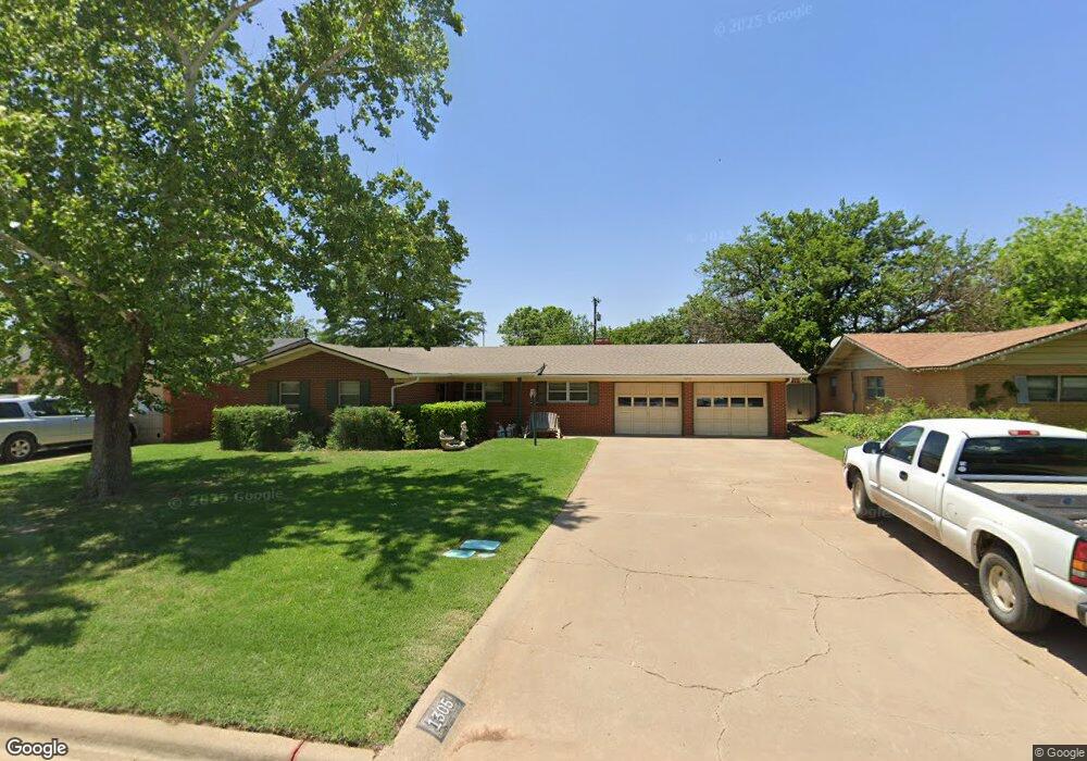 1305 Garland St, Plainview, TX 79072 - photo 1