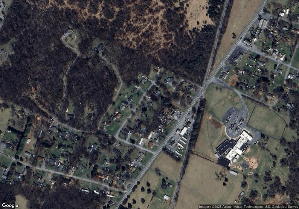 88 Melbourne Ct, Bunker Hill, WV 25413 - photo 1