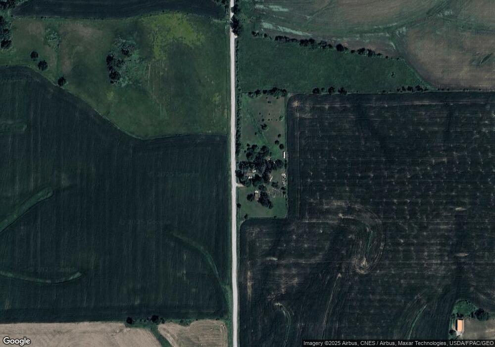 3338 E 5th St S, Newton, IA 50208 - photo 1