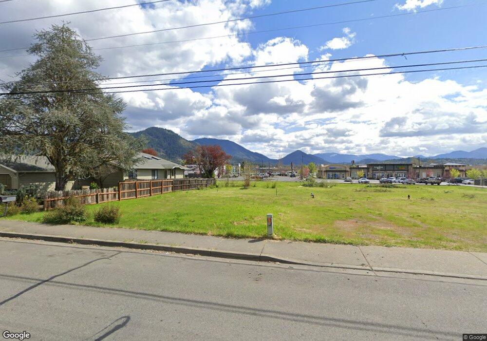 1833 NE Fairview Ave, Grants Pass, OR 97526 - photo 1