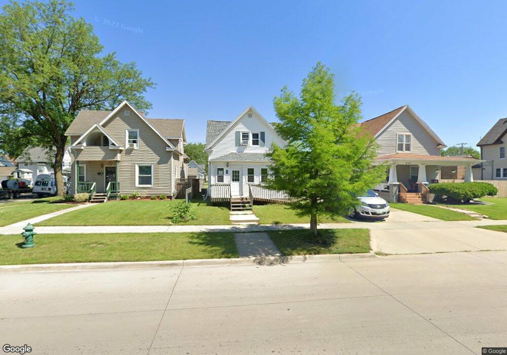 926 E Ave NW, Cedar Rapids, IA 52405 - photo 1