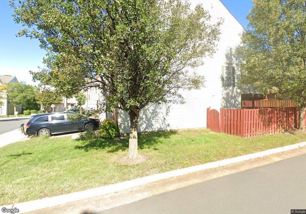 2435 Fox Mine Ln, Herndon, VA 20171 - photo 1