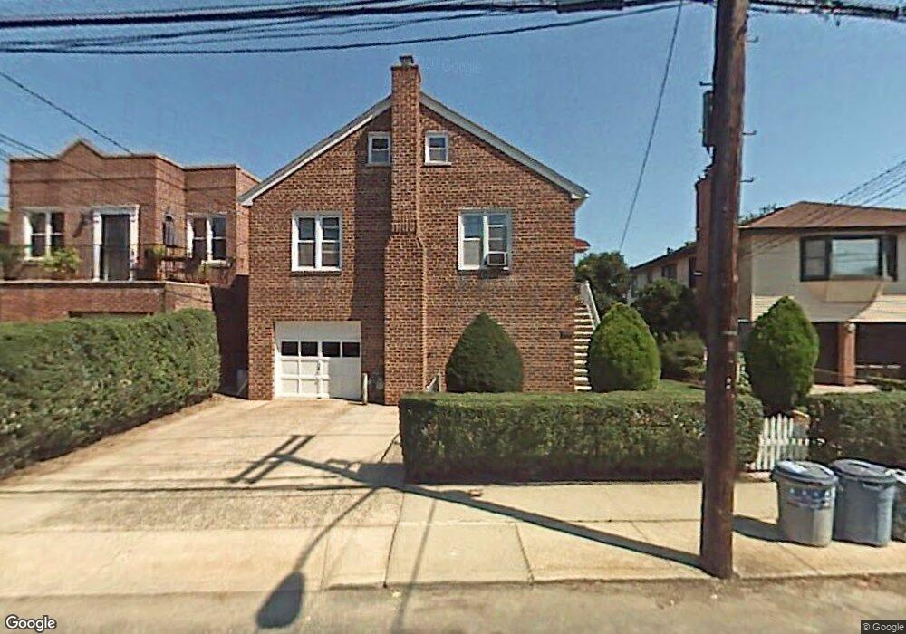 512 Minnieford Ave, Bronx, NY 10464 - photo 1