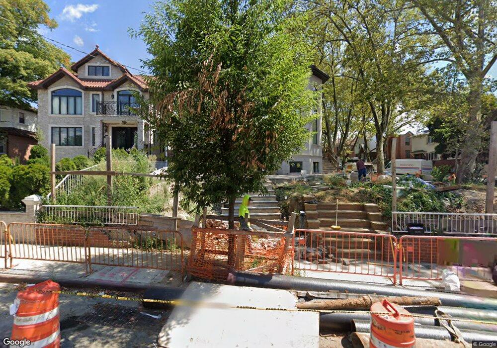 2319 Parsons Blvd, Whitestone, NY 11357 - photo 1