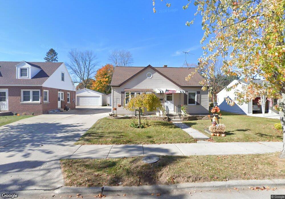 1416 N 5th St, Manitowoc, WI 54220 - photo 1