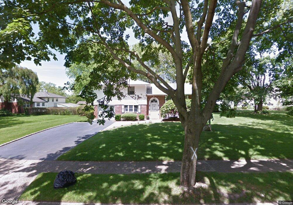 3 Dewey Rd, ComMacK, NY 11725 - photo 1