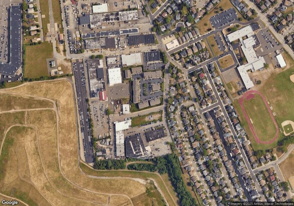 53 Wexford Ln unit Lower, Oceanside, NY 11572 - photo 1