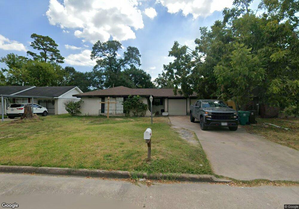 6319 Tall Willow Dr, Houston, TX 77088 - photo 1