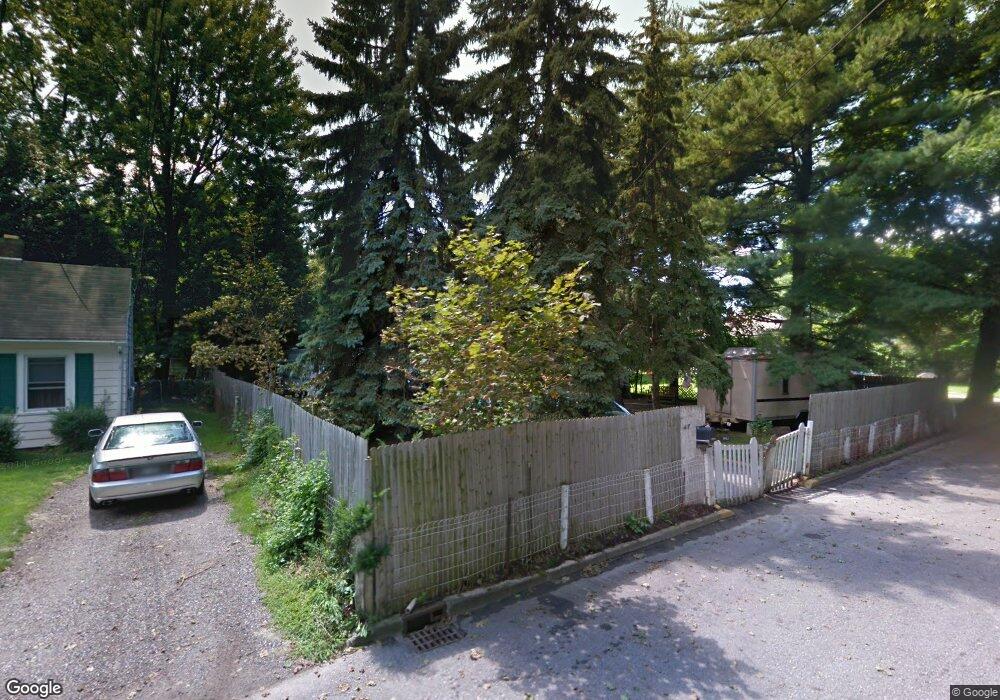 1417 Keeney Ct, Lansing, MI 48915 - photo 1