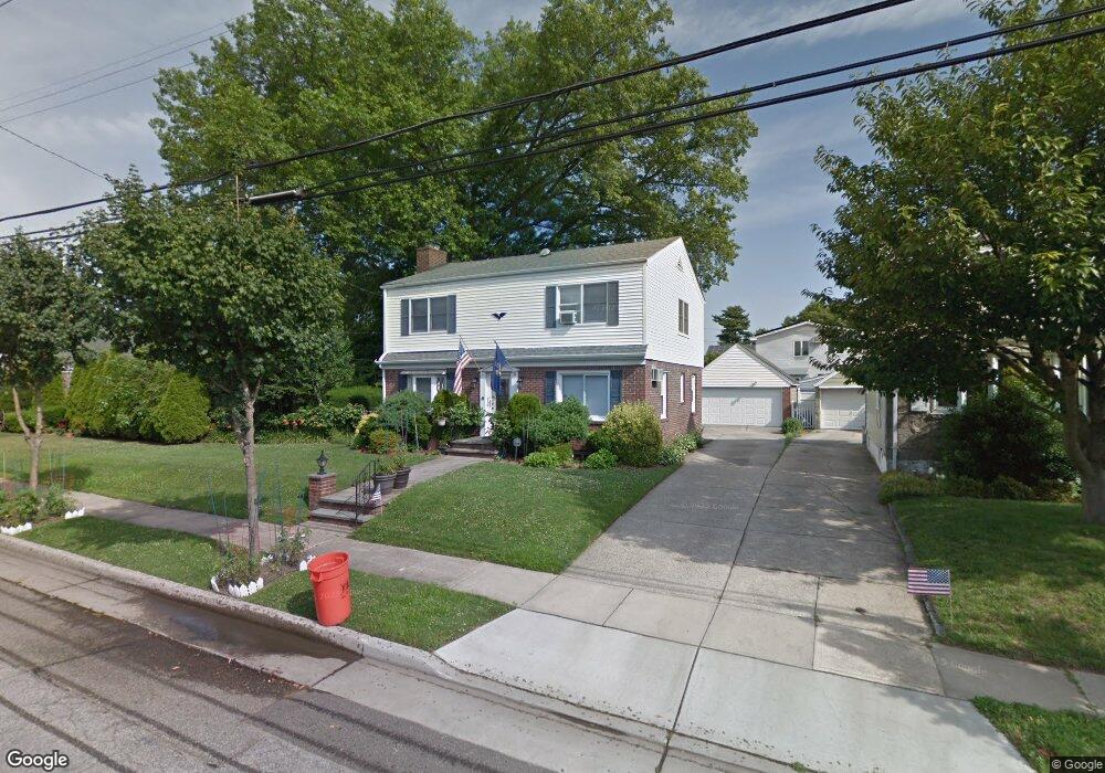 82 Fairfield Ave, Mineola, NY 11501 - photo 1