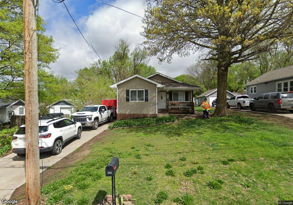 307 Hart Ave, Des Moines, IA 50315 - photo 1