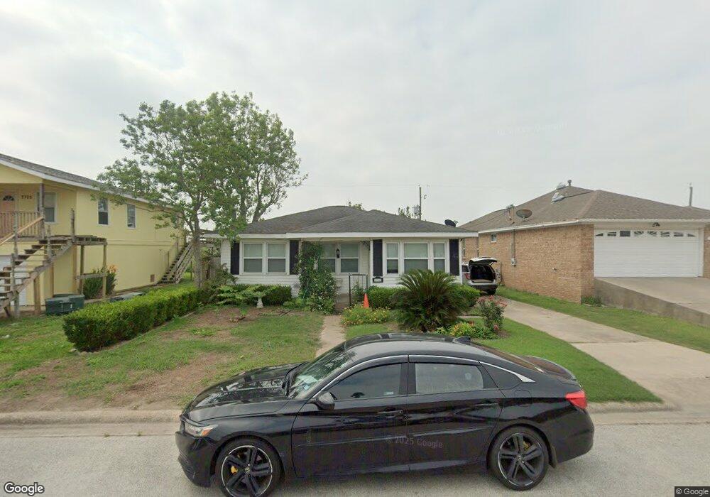7707 Pruitt Dr, Galveston, TX 77554 - photo 1