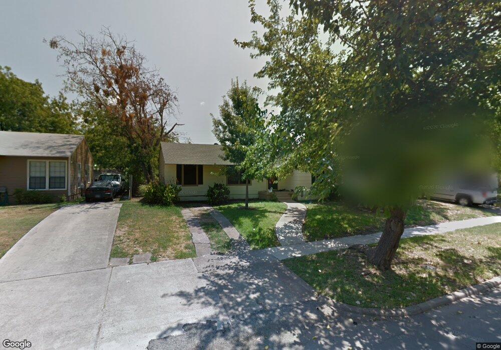 913 SW 5th St, Grand Prairie, TX 75051 - photo 1