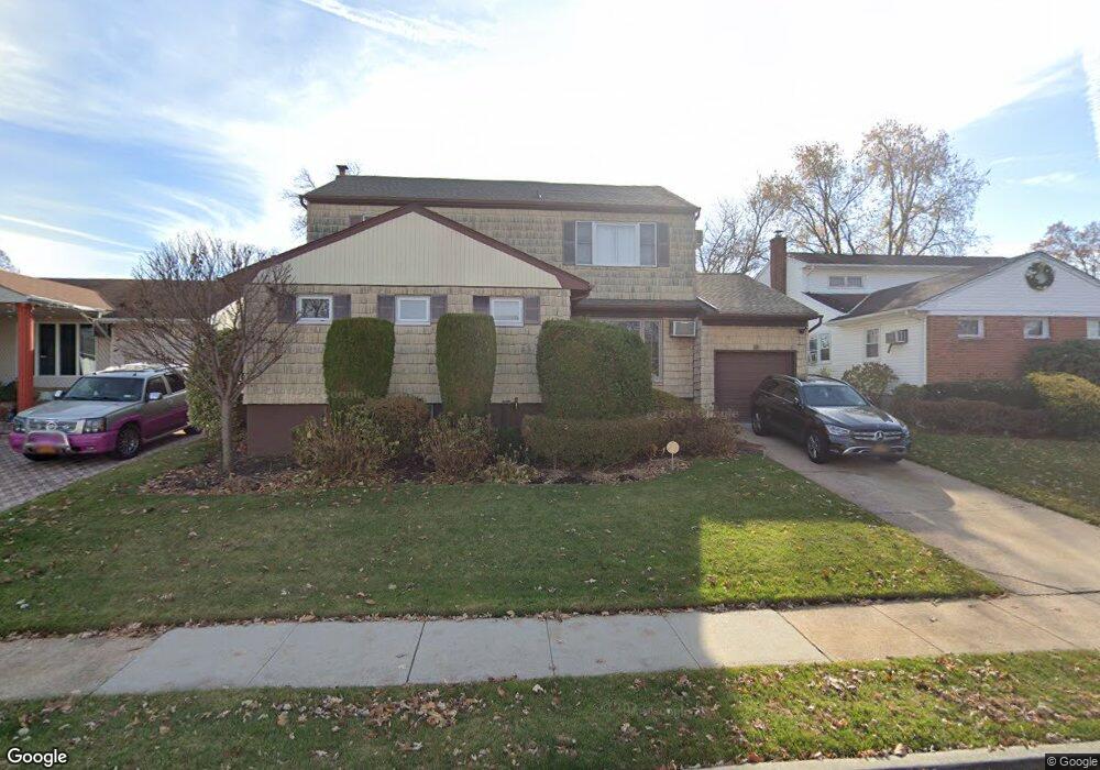 61 Cloverfield Rd S, Valley Stream, NY 11581 - photo 1