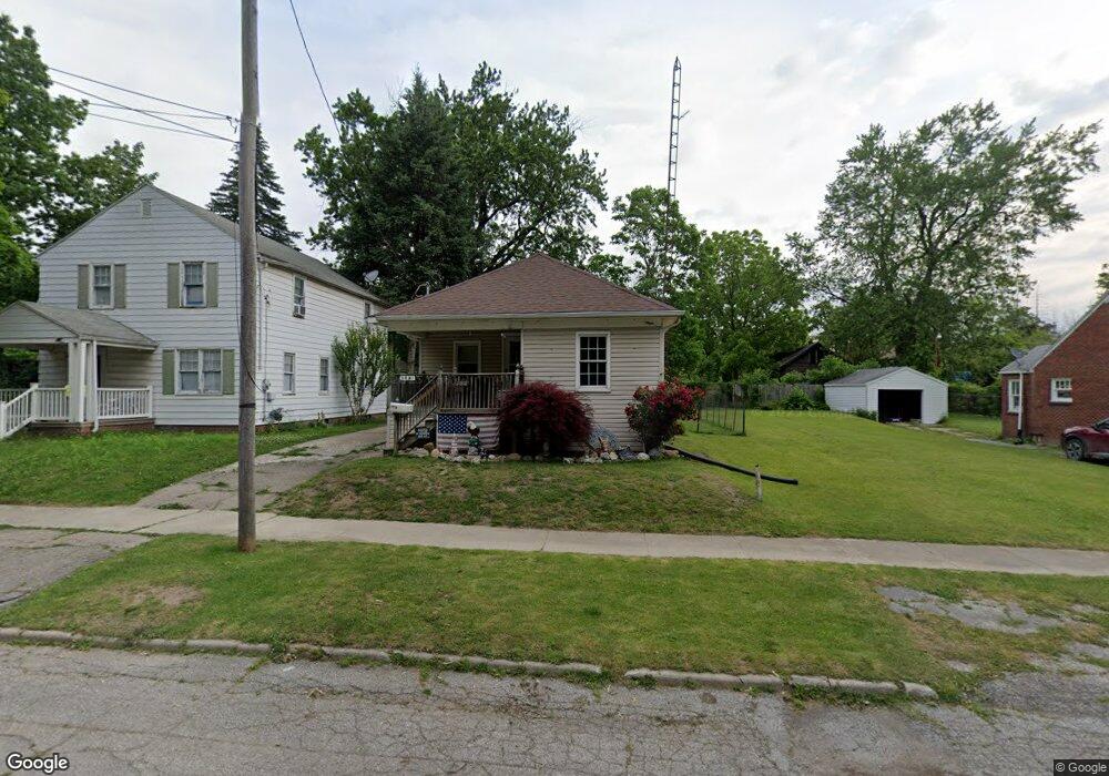 1421 Dakota Ave, Flint, MI 48506 - photo 1