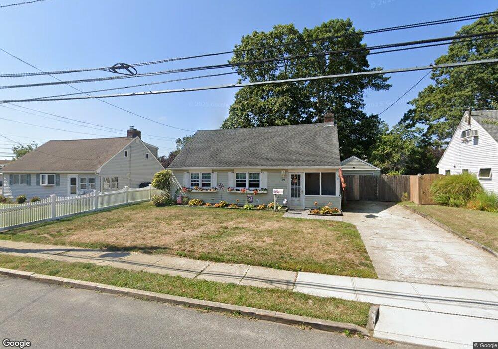 39 N Emerson Ave, Copiague, NY 11726 - photo 1