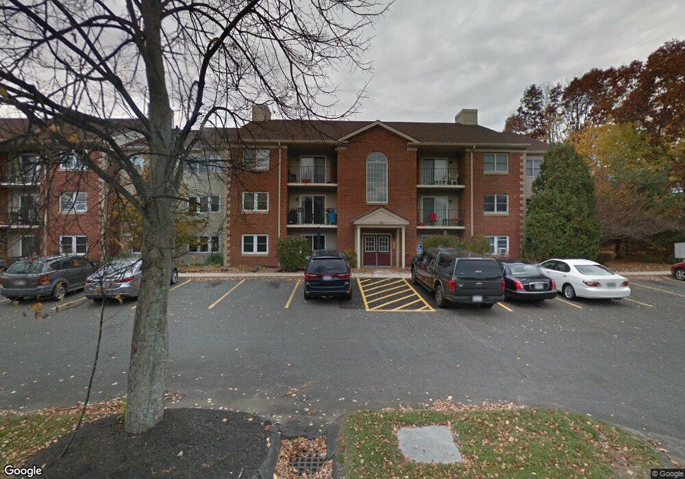 36 Maplecrest Dr unit E, Holyoke, MA 01040 - photo 1