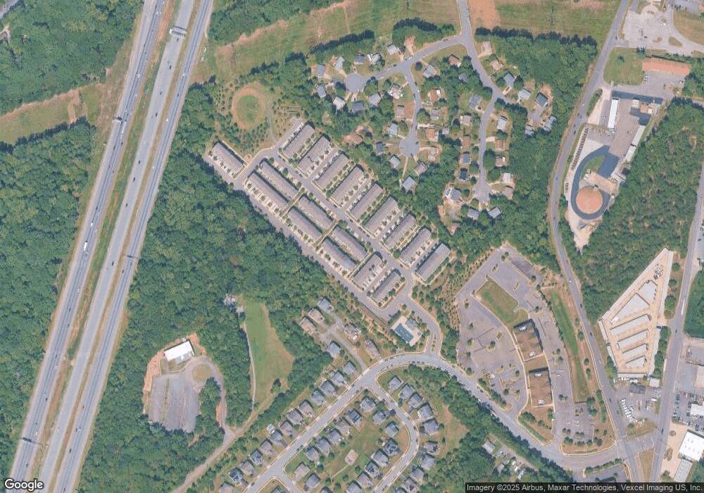 4307 Potomac Highlands Cir, Triangle, VA 22172 - photo 1