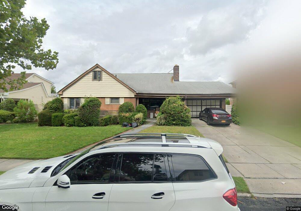 6716 179th St, Fresh Meadows, NY 11365 - photo 1