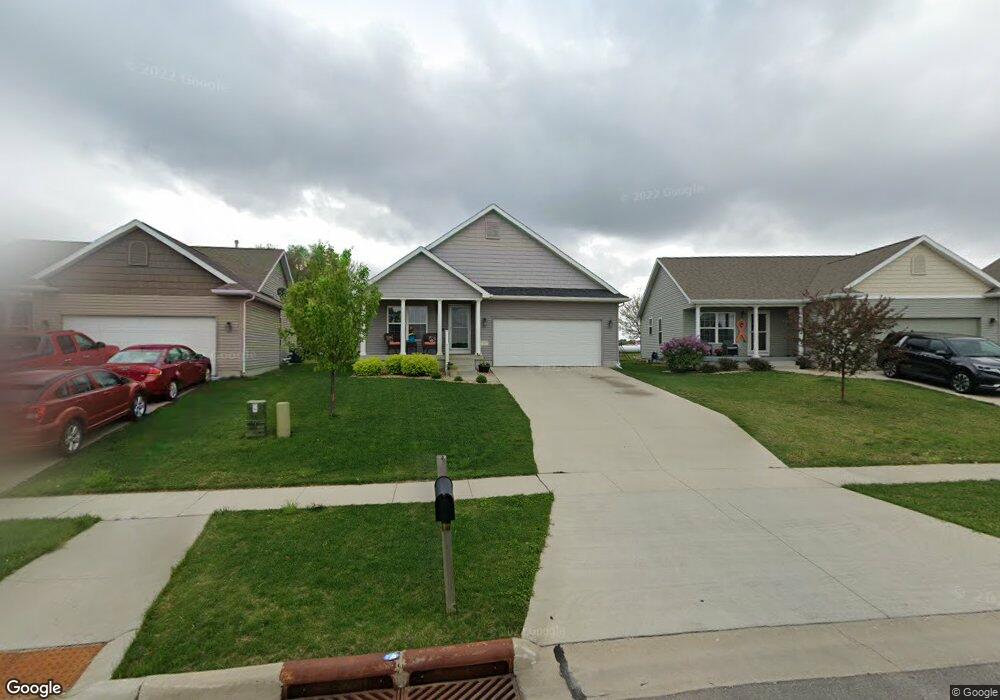 1442 Hummingbird Cir, Waterloo, IA 50702 - photo 1