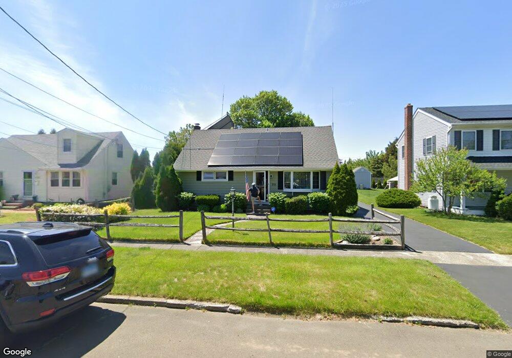 221 2nd Ave, Stratford, CT 06615 - photo 1