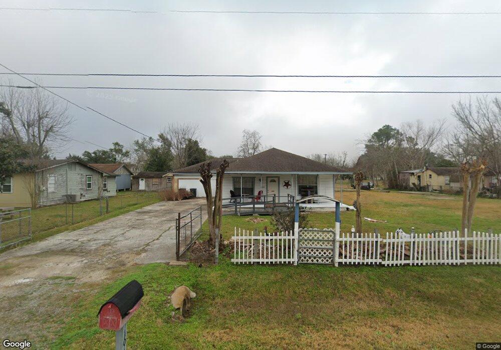 1918 W Blum St, Alvin, TX 77511 - photo 1