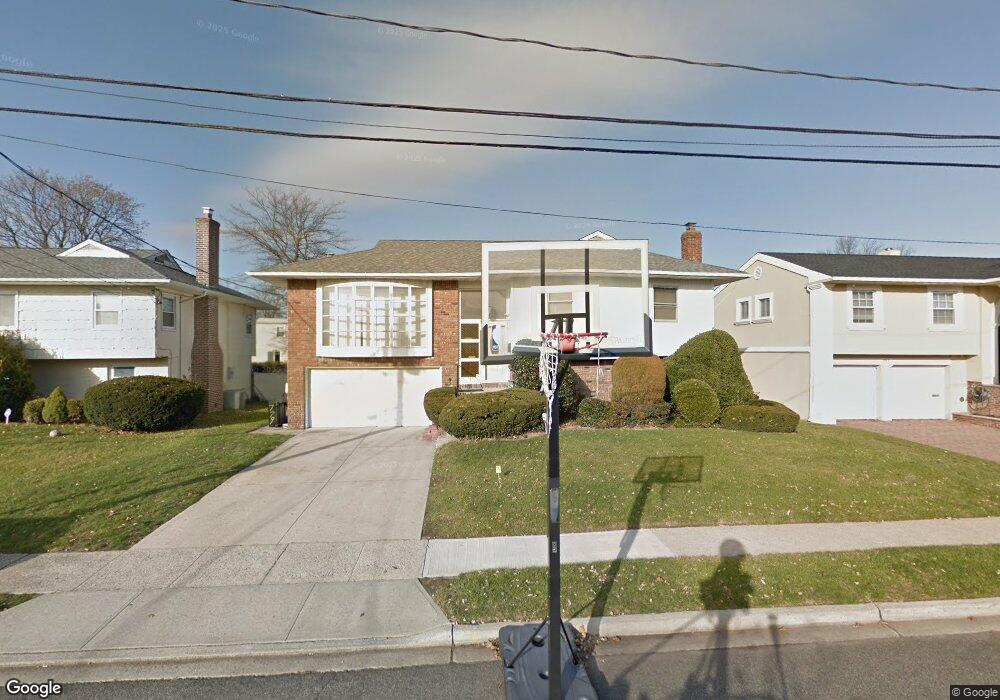 779 Vivian Ct, Baldwin, NY 11510 - photo 1