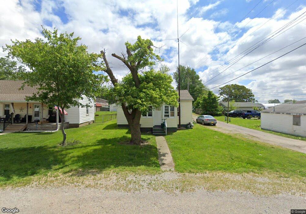 712 N 2nd Division St, Mattoon, IL 61938 - photo 1