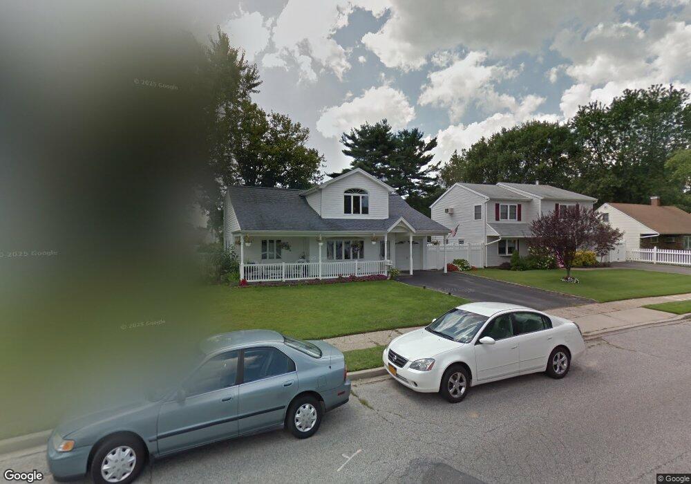 3720 Fiddler Ln, Bethpage, NY 11714 - photo 1