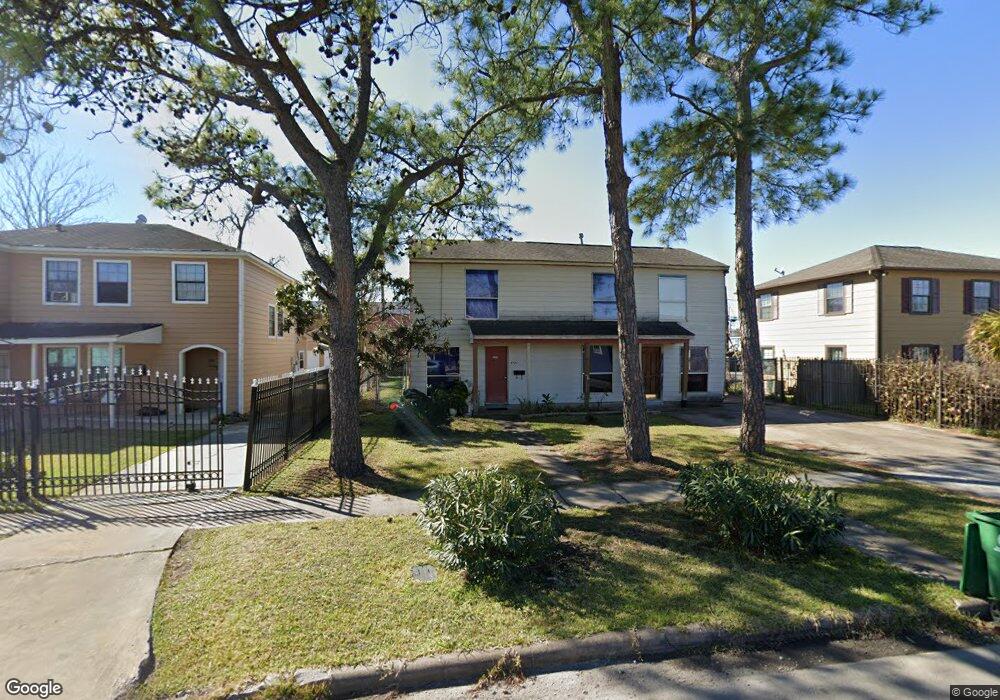 4924 Plum Dr, Houston, TX 77087 - photo 1