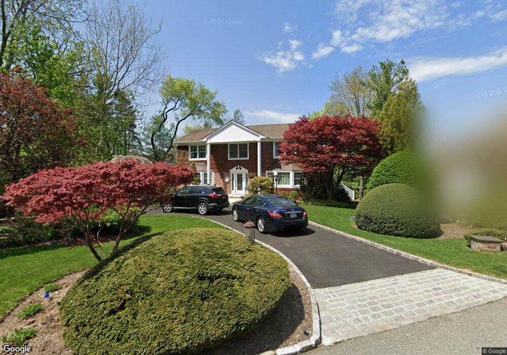 38 Wren Dr, Roslyn, NY 11576 - photo 1