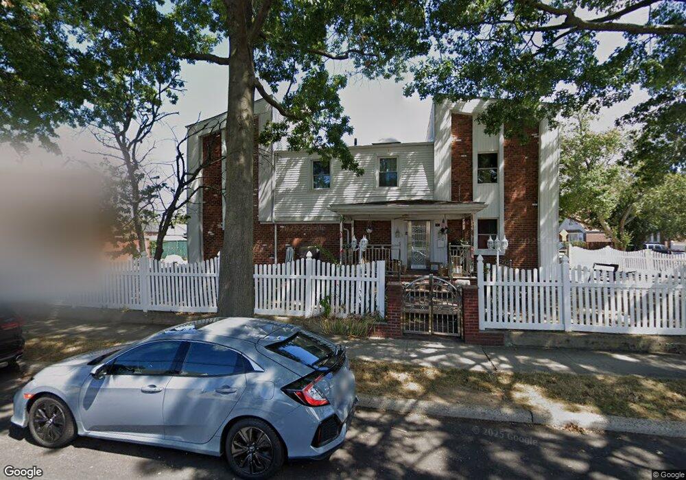 26403 E Williston Ave, Floral Park, NY 11001 - photo 1