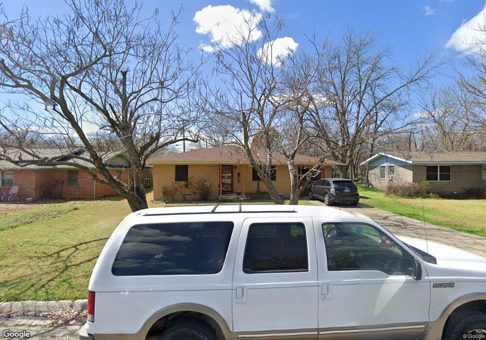 305 Meadow Dr, Gainesville, TX 76240 - photo 1