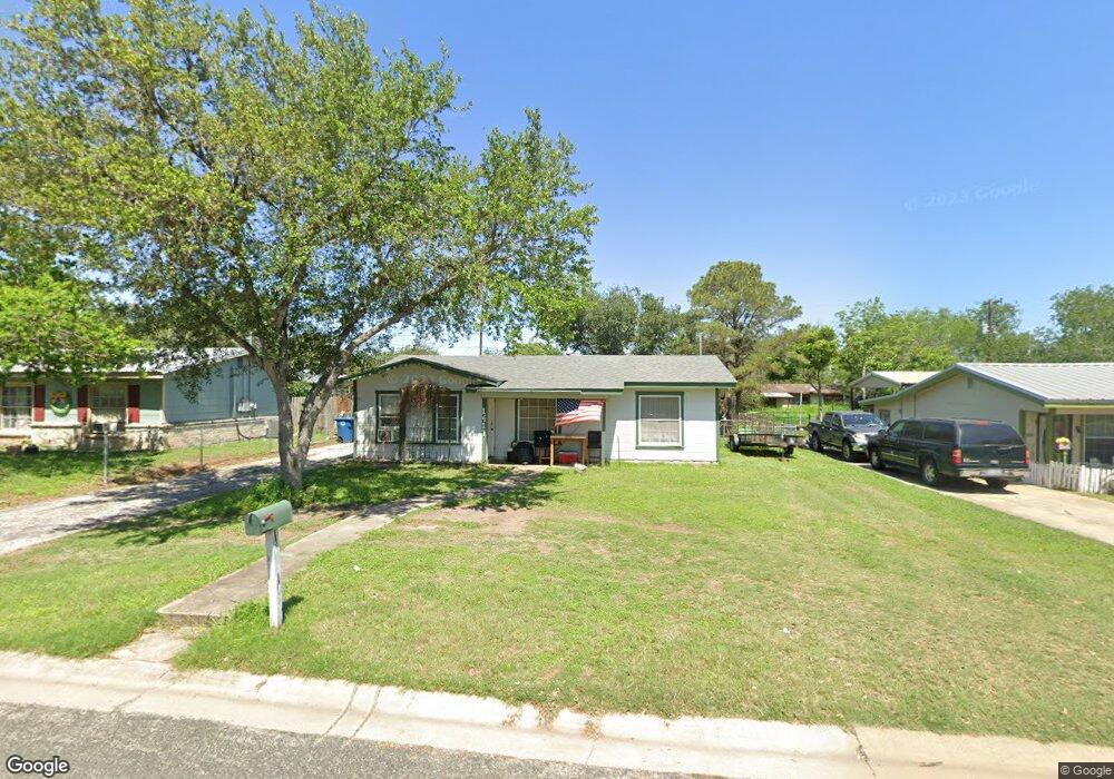 1417 E Rosewood St, Beeville, TX 78102 - photo 1