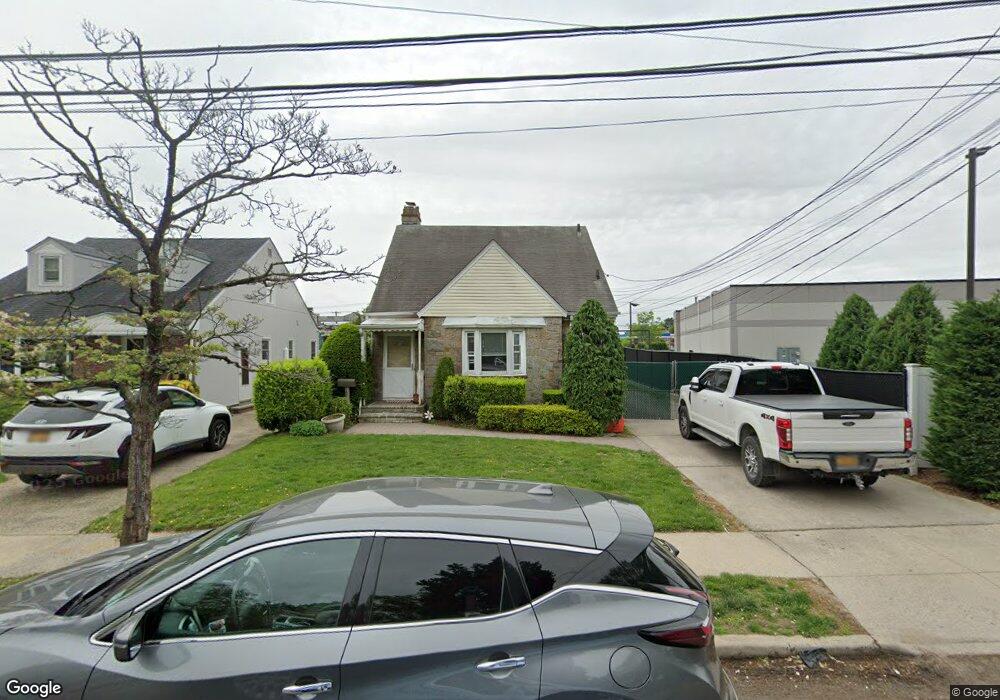 569 Greenway E, West Hempstead, NY 11552 - photo 1