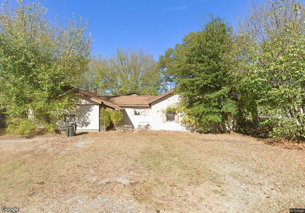 817 W 10th St, Okmulgee, OK 74447 - photo 1