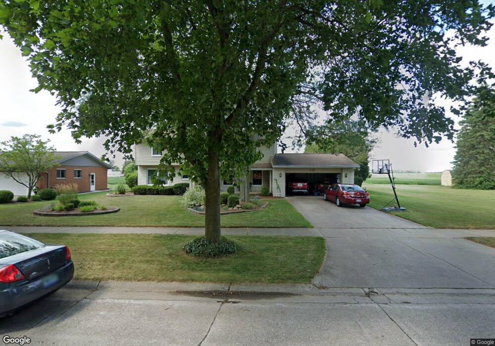 238 Franconian Dr W, Frankenmuth, MI 48734 - photo 1